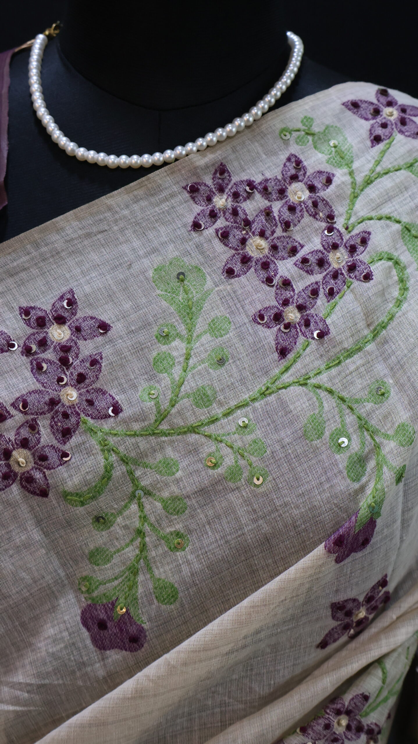 Light Grey Linen Chanderi Saree with Handcrafted French Knot Embroidery - Image 4